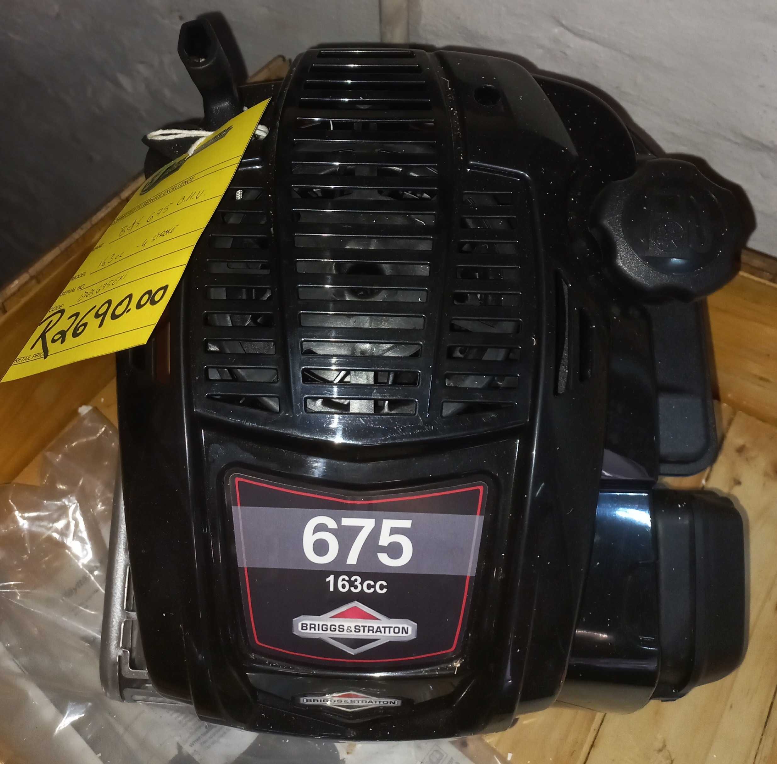 Briggs and Stratton 675 vertical shaft engine for lawns up to 2000 sq metres